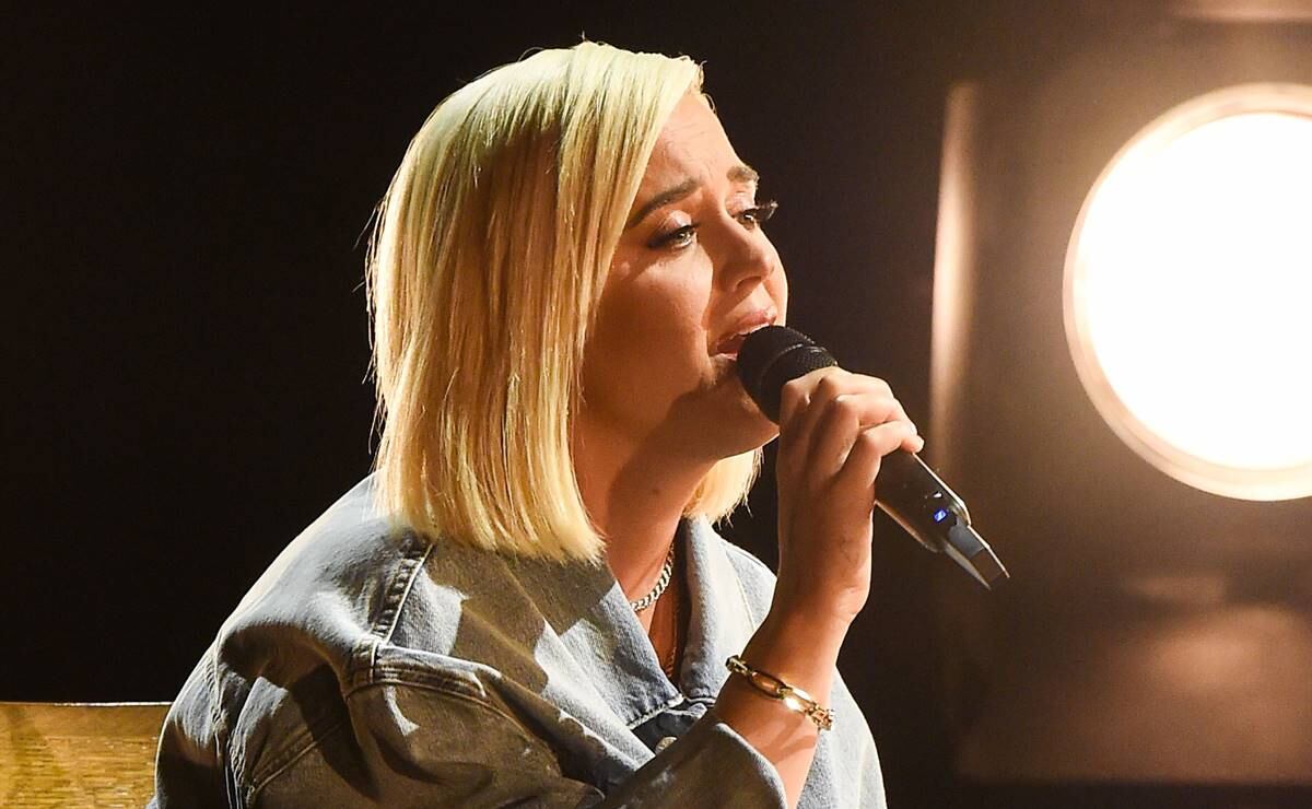 Katy Perry y su look en mezclilla que nos recordó a Britney Spears en los AMA's