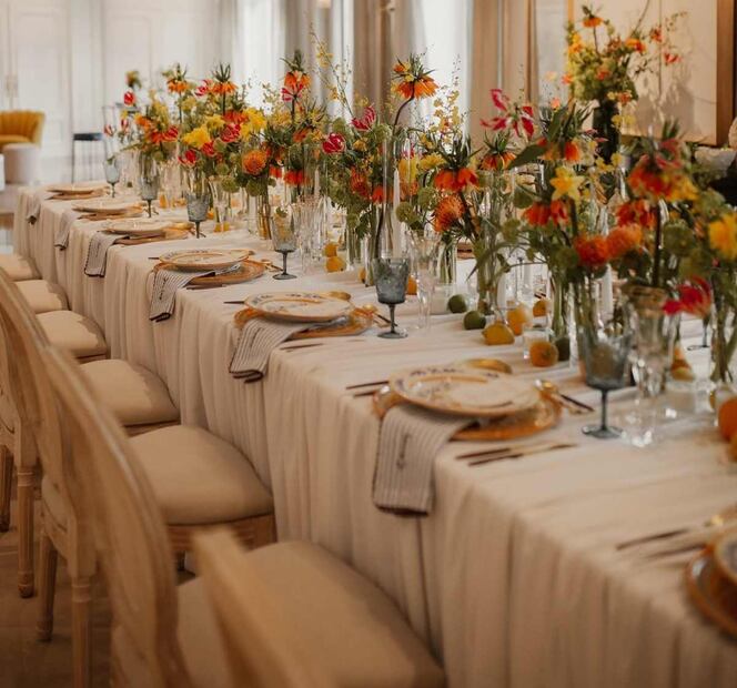 La decoración de la boda civil de Ale Capetillo /  Foto: Instagram - @alecapetilloga, @lasgenaras, @click10fotografia