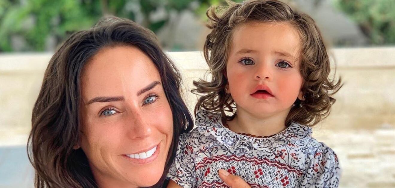 María, hija de Inés Gómez Mont, da sus primeros pasos ¡y sus hermanos la felicitan con miles de abrazos!