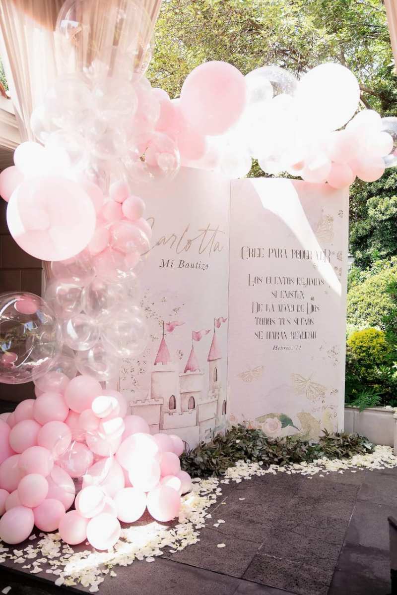 Shanik Aspe y Mauricio Odiardi bautizan a su hija Carlotta