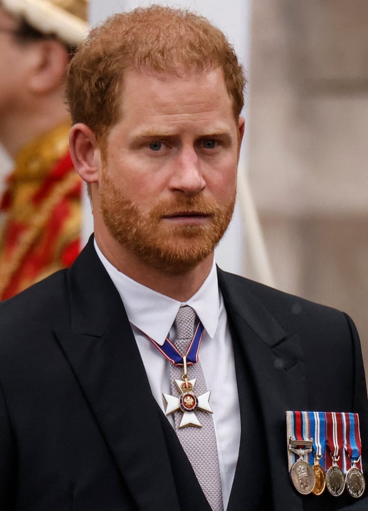 Aseguran que la familia real filtró informacion del príncipe Harry a los tabloides britanicos