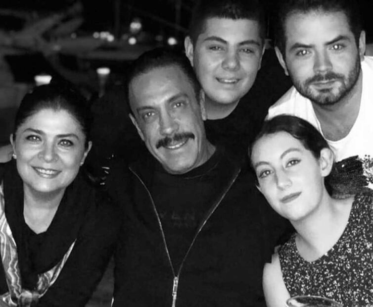 Victoria Ruffo, Omar Fayad, Victoria y Anuar Fayad y José Eduardo Derbez / Foto: Instagram