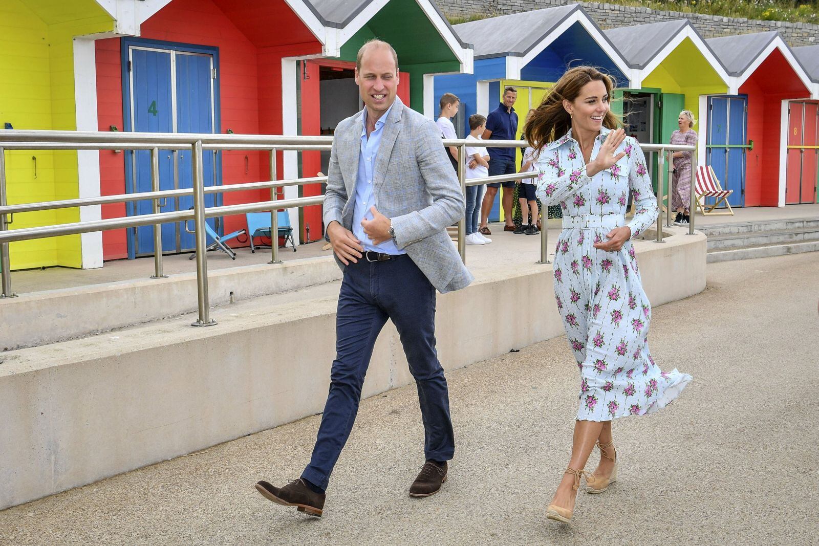 William y Kate visitan salón de juegos para reactivar el turismo 