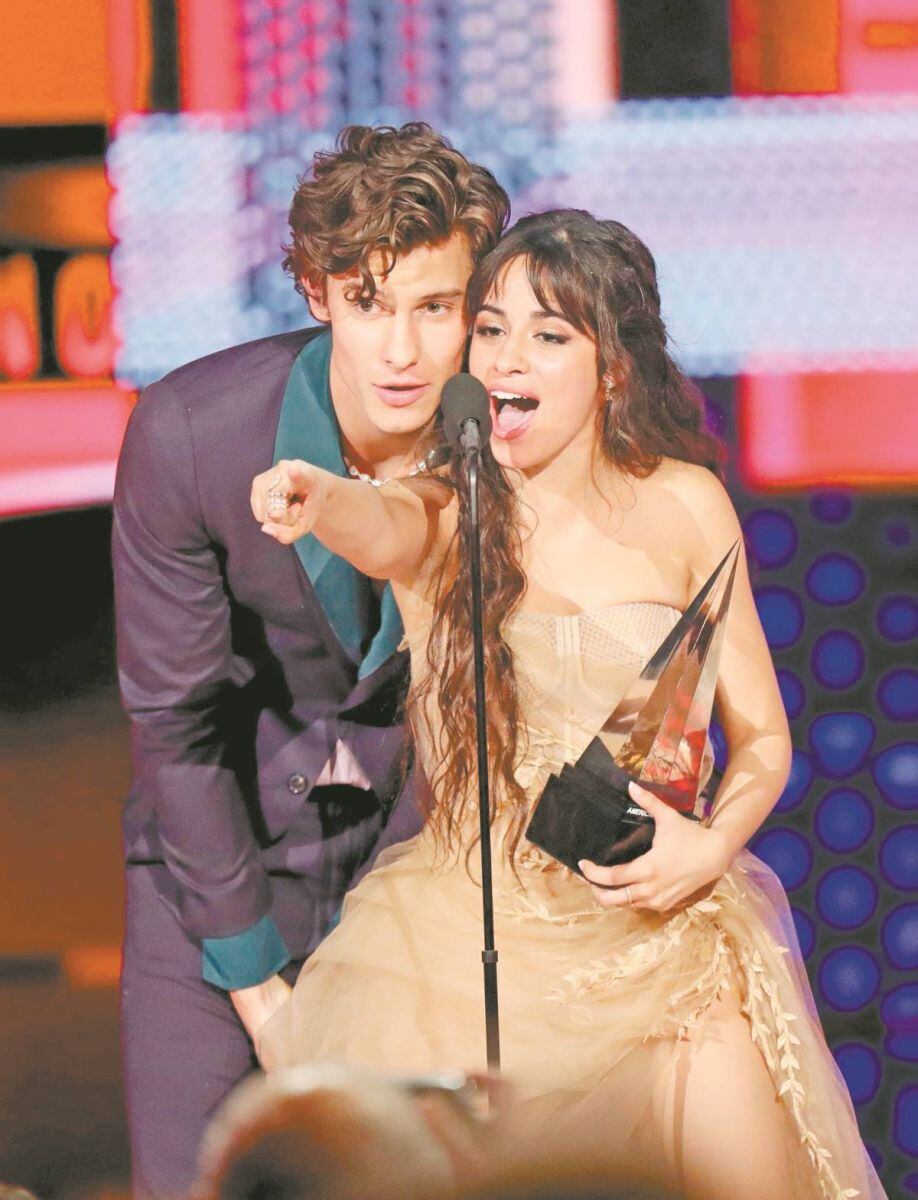 Delincuentes roban a Camila Cabello y Shawn Mendes camioneta de lujo 