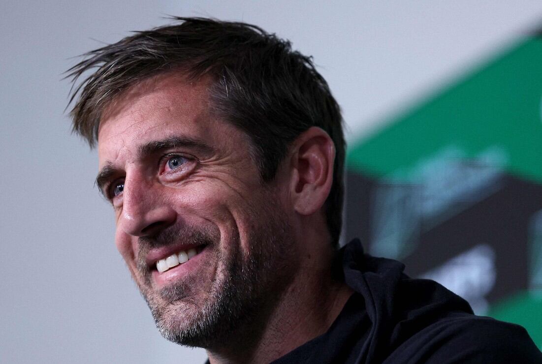 Aaron Rodgers, ex de Shailene Woodley, baila feliz al ritmo de Taylor Swift
