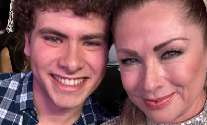 Carlo, hijo de Lety Calderón presume su gran voz en pleno concierto de Luis Miguel