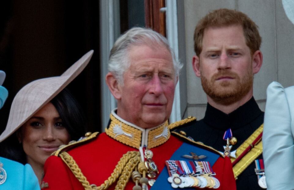 Meghan Markle, el rey Carlos III y el príncipe Harry / Foto: Getty Images