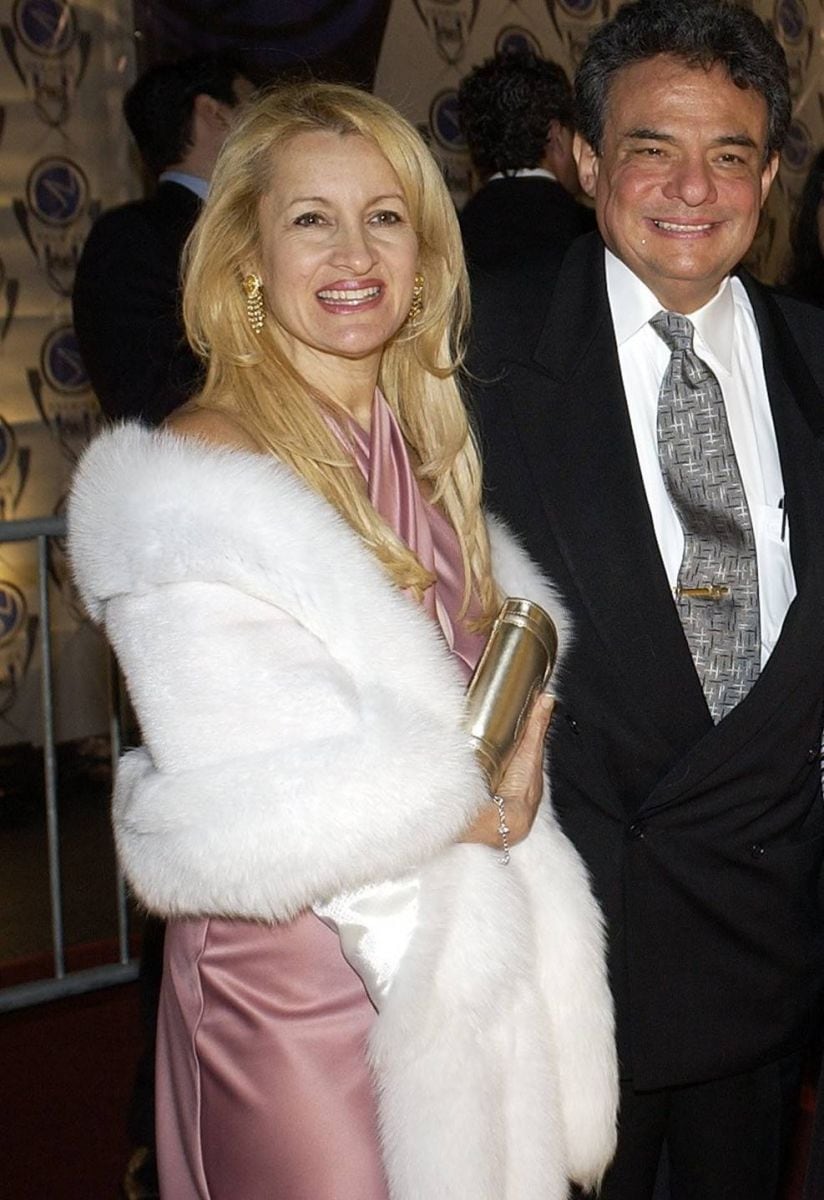 Aseguran que Sara Salazar, viuda de José José, era proxeneta