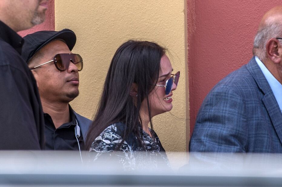 Sara Sosa se toma selfies durante funeral de José José