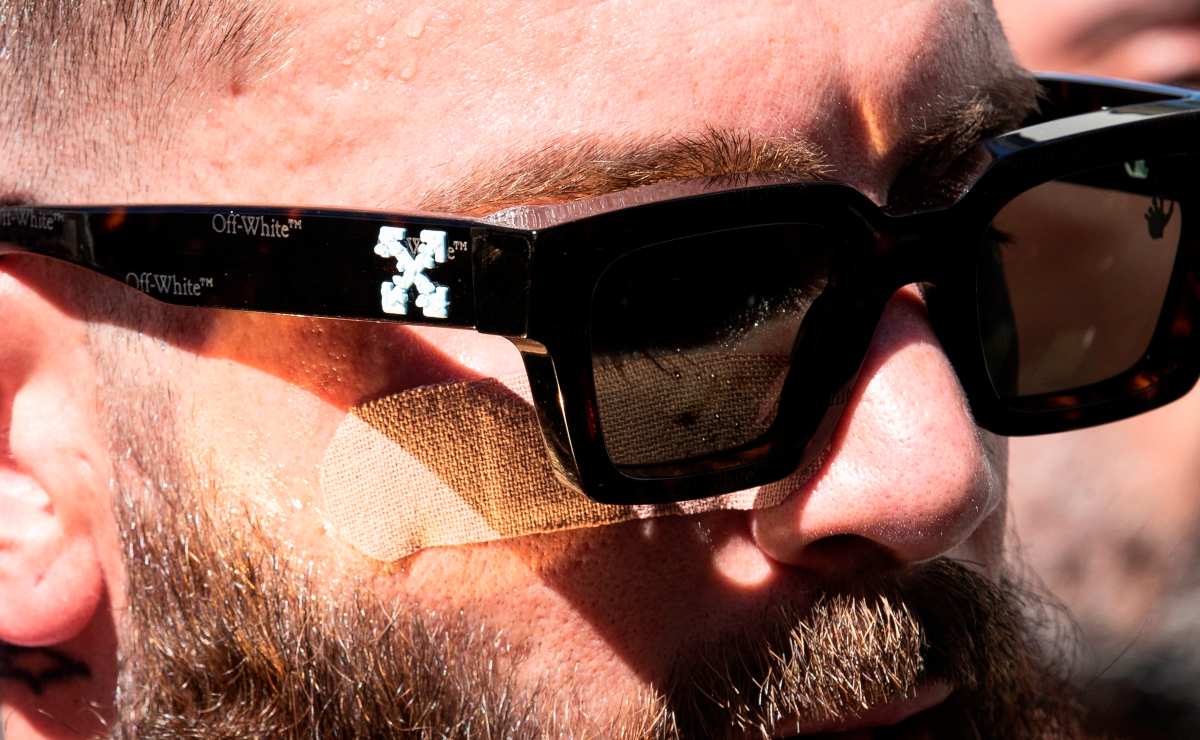 Los costosos lentes que Canelo le tiró a Caleb Plant en su encontronazo