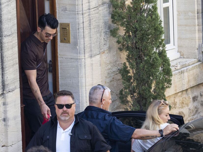 Sophie Turner y Joe Jonas organizan fiesta preboda en castillo francés 