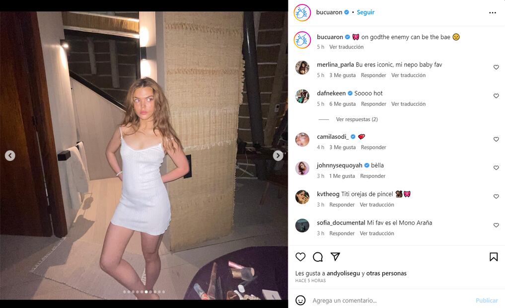 El look más relajado y cautivador de Bu Cuarón con vestido tipo camisola 