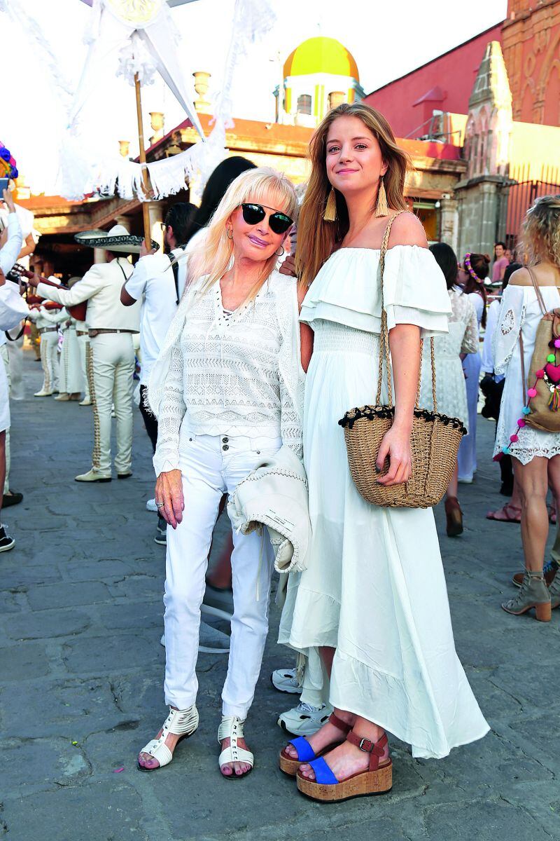 PORTADA: La original boda de Pamela Cortés y Andrés Roemer