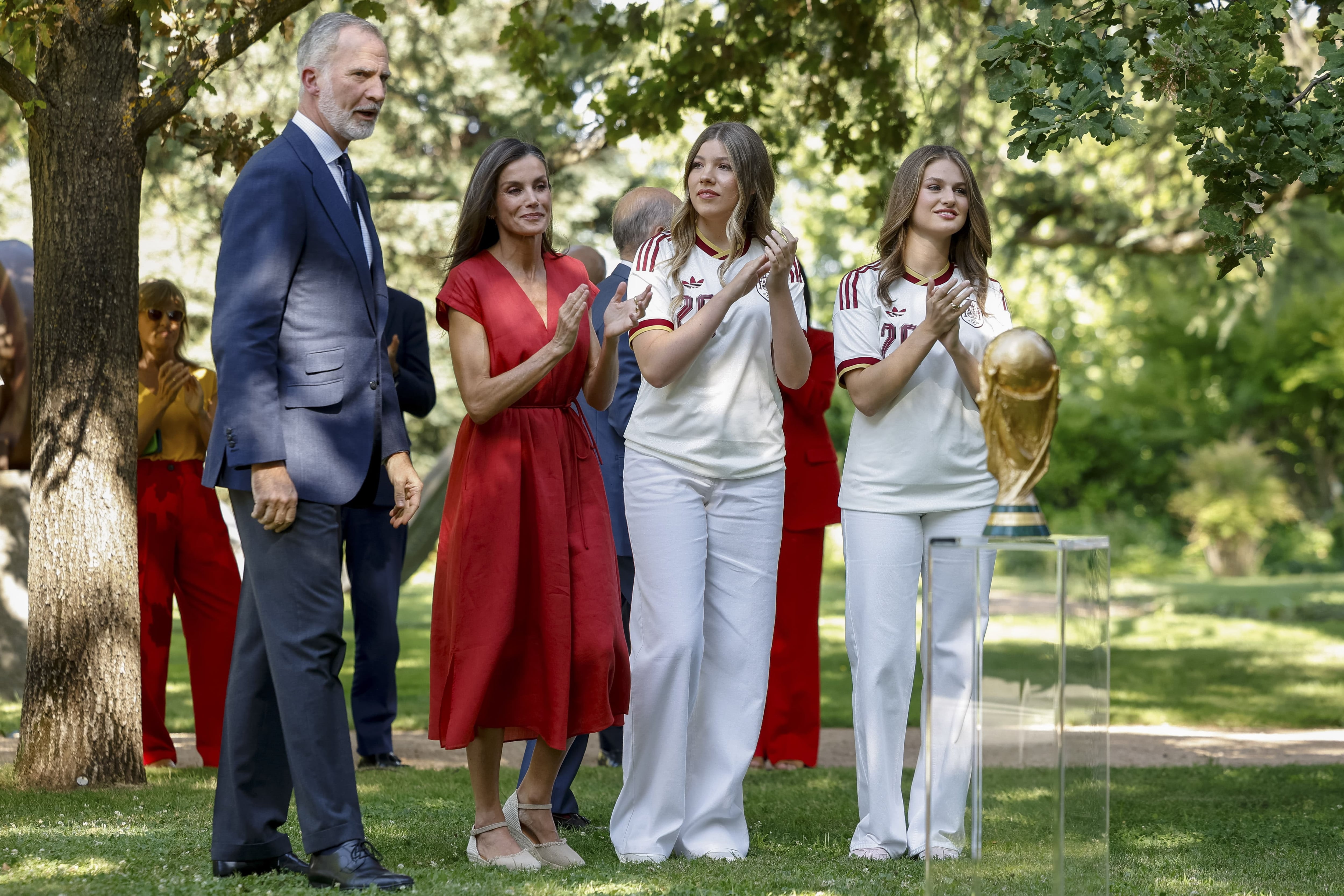 Rey Felipe VI, reina Letizia, princesa Leonor y la infanta Sofía. (Foto: EFE)