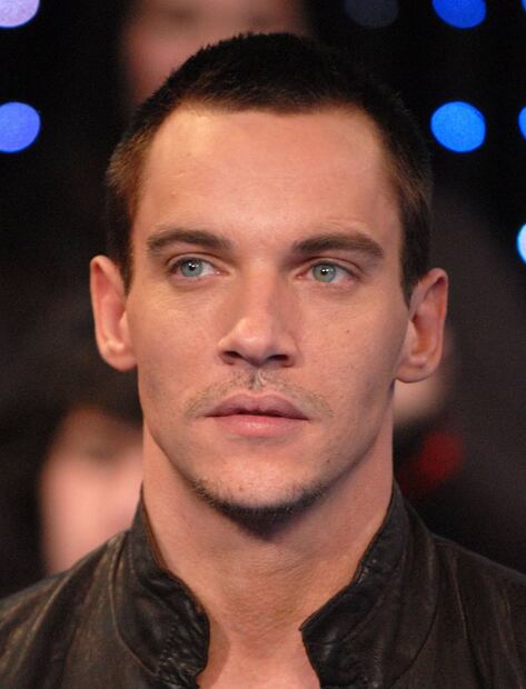 Jonathan Rhys Meyers, arrestado por manejar alcoholizado y chocar su auto en Malibú