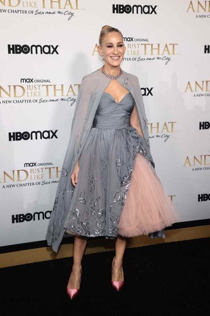 Sarah Jessica Parker recuerda a Carrie Bradshaw con un espectacular Oscar de la Renta