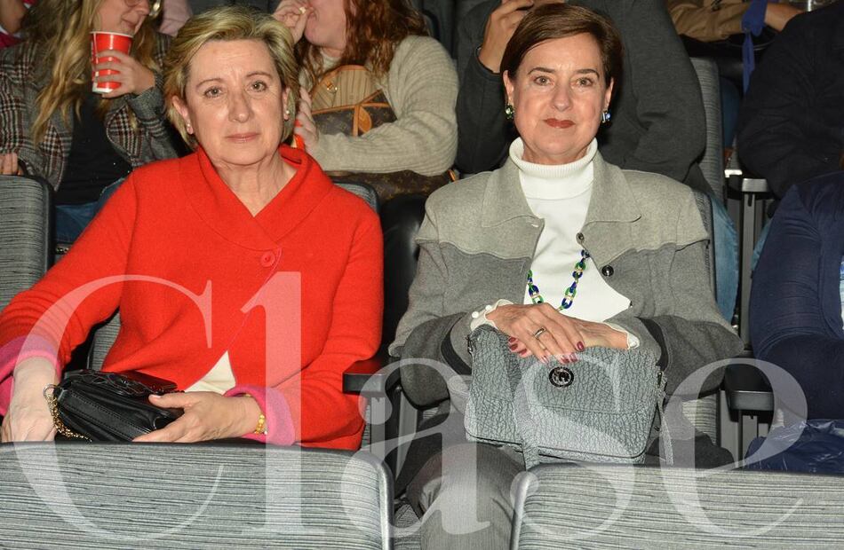 Cecilia Occelli y Emiliano Salinas acuden al teatro para celebrar a Ludwika Paleta 