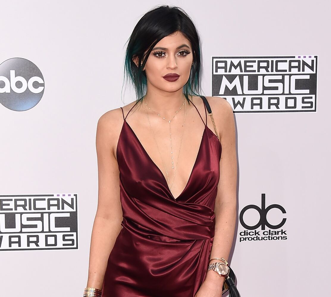 Kylie Jenner asegura que no ha tenido "muchas cirugías" en la cara