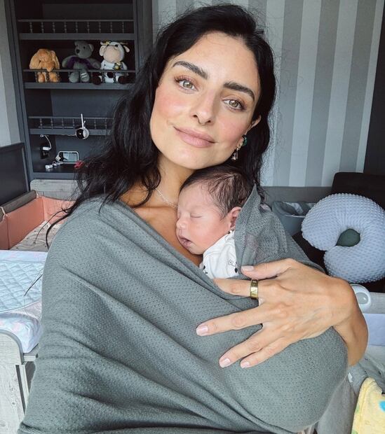 Aislinn Derbez junto a Tessa / Foto: Instagram