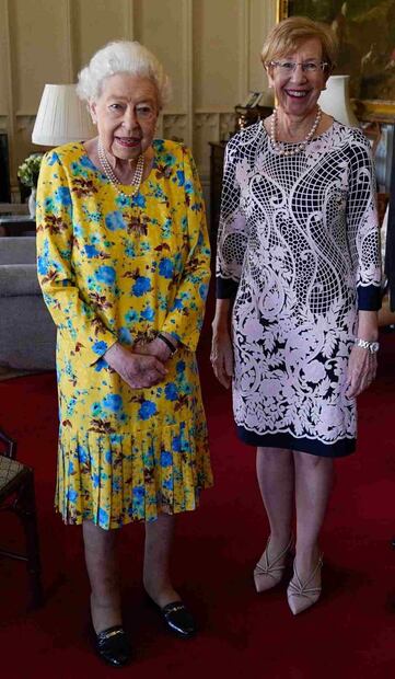 La reina Isabel II estrena look con nuevo corte de pelo