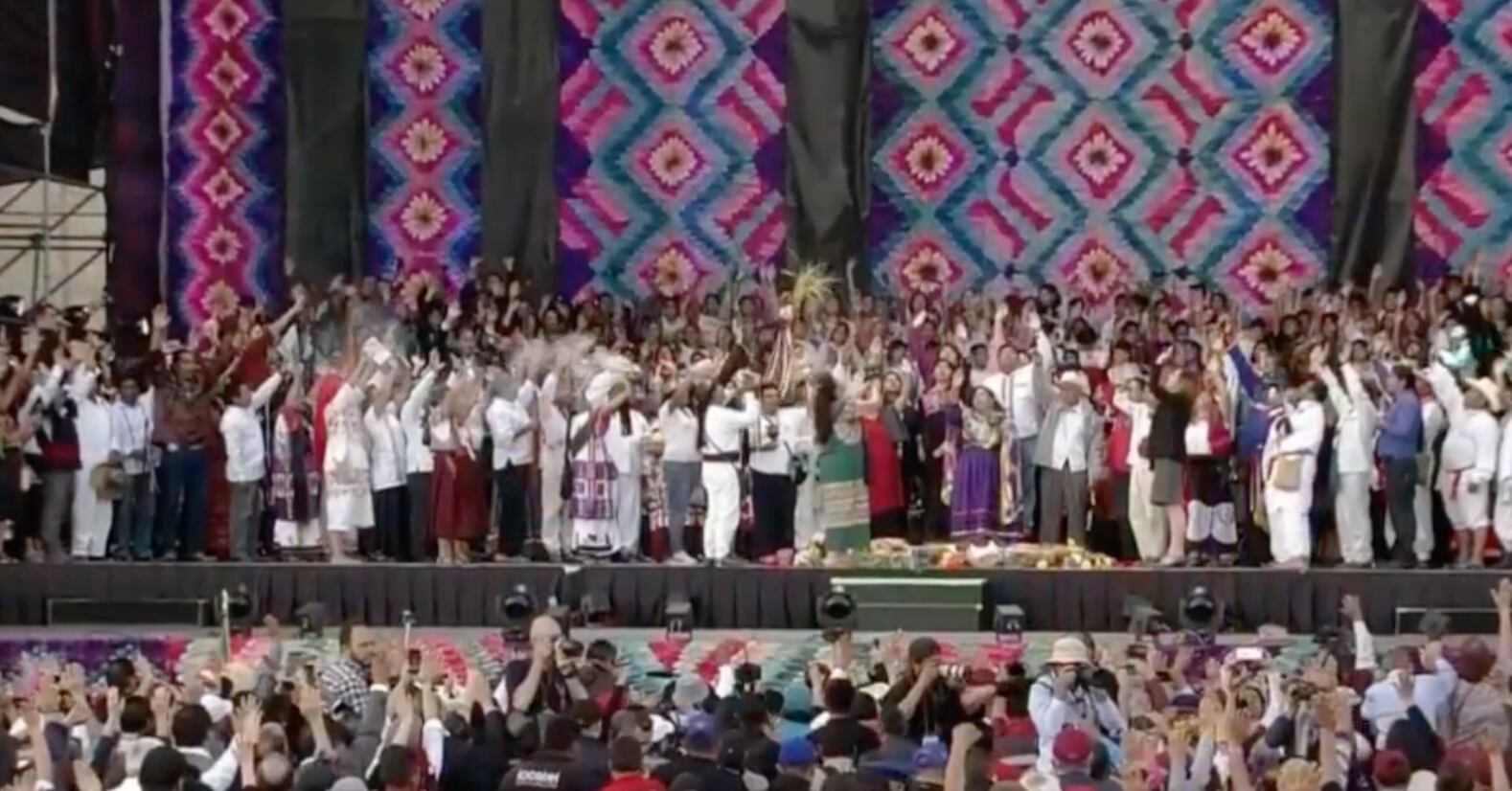 Así fue la tradicional ceremonia de entrega del Bastón de Mando a Andrés Manuel López Obrador