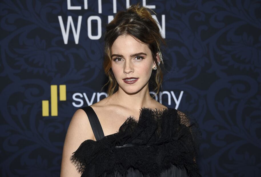 Emma Watson reaparece y luce espectacular en la premiere de 'Mujercitas' con vestido negro tipo baby doll