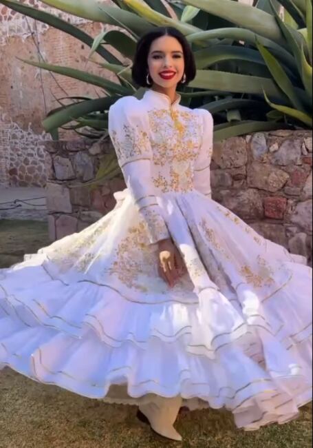 Instagram: @angela_aguilar_