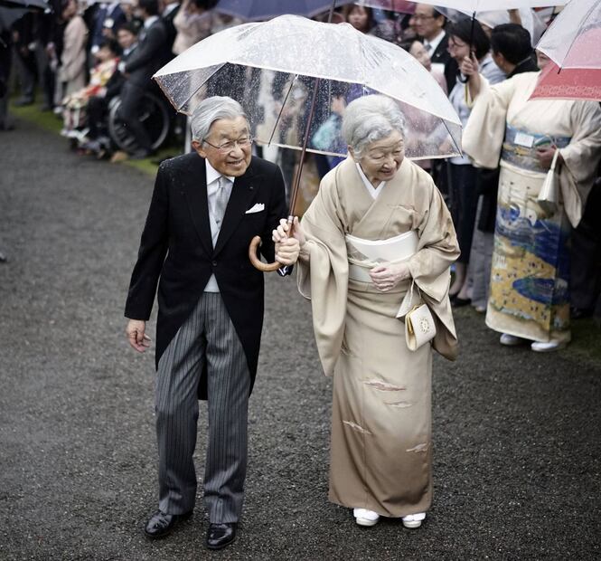 La salud del emperador Akihito en vilo: colapsó y perdió el conocimiento