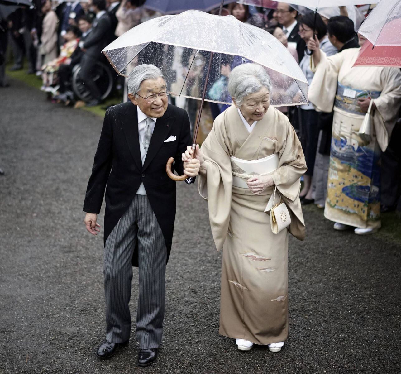 La salud del emperador Akihito en vilo: colapsó y perdió el conocimiento