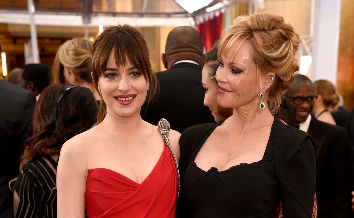 El papá de Dakota Johnson revela que la sacó de la nómina familiar
