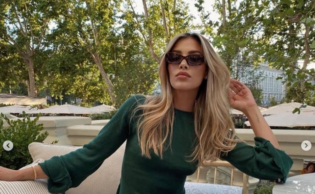Michelle Salas, como Zoë Kravitz y Hailey Bieber, brilla en un escotado vestido negro de Yves Saint Laurent