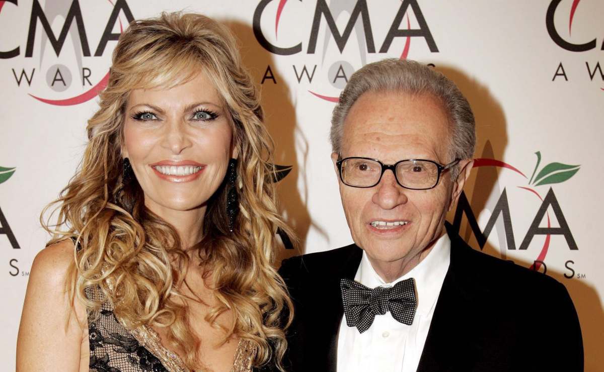 Viuda de Larry King fue sacada del testamento en secreto