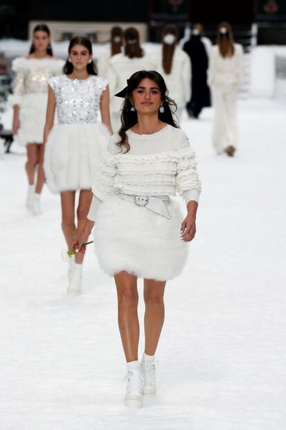 Penélope Cruz en el último desfile de Karl Lagerfeld para Chanel