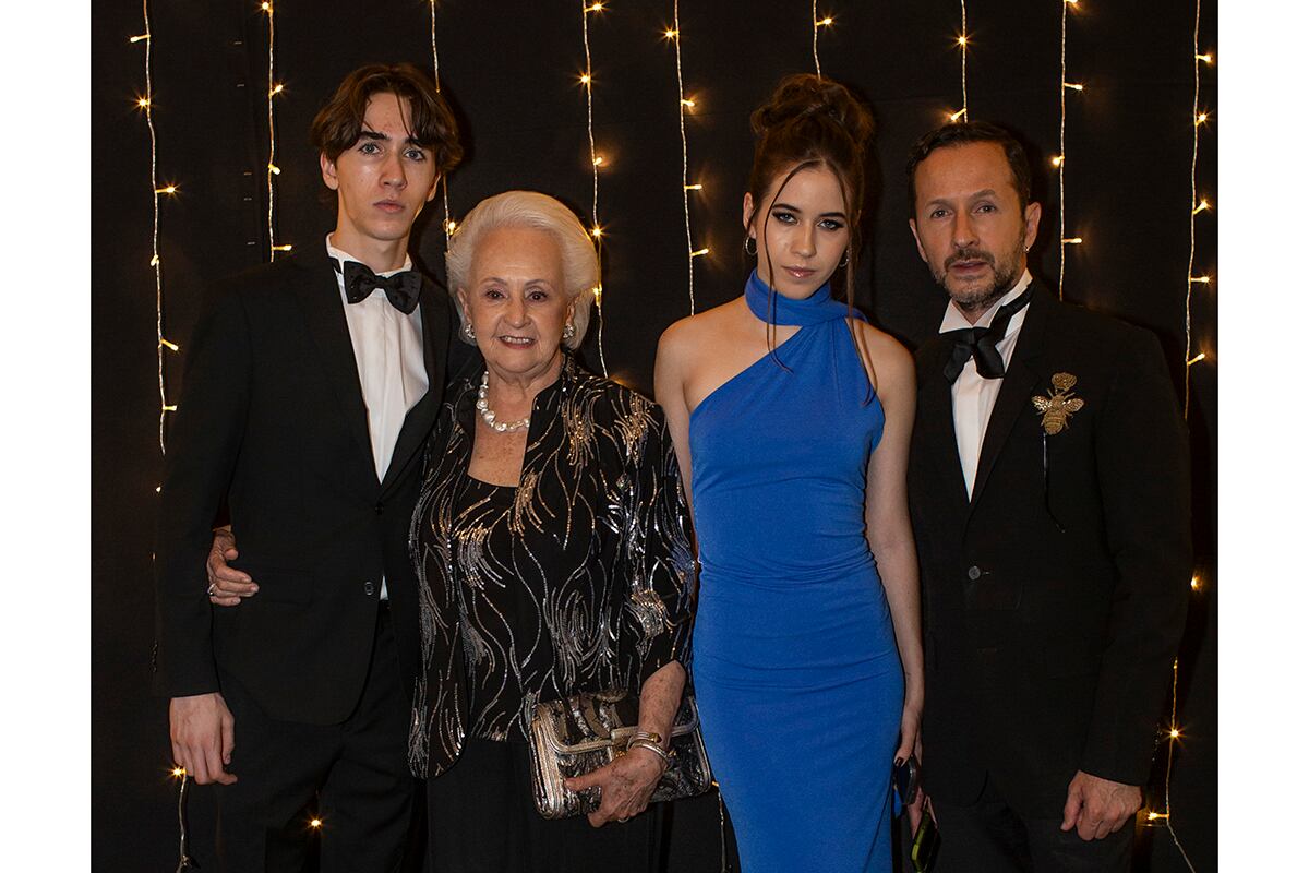 Axel Madrazo, Gabriela Hassey, Anyk y Óscar Madrazo / Foto: Esteban Torreblanca