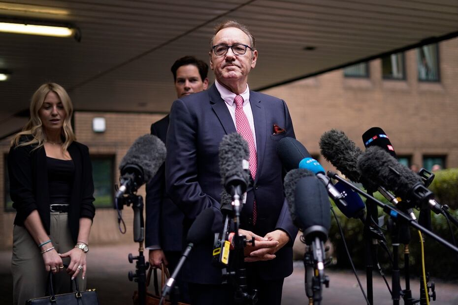 Kevin Spacey afuera de Southwark Crown Court, en Londres / AP