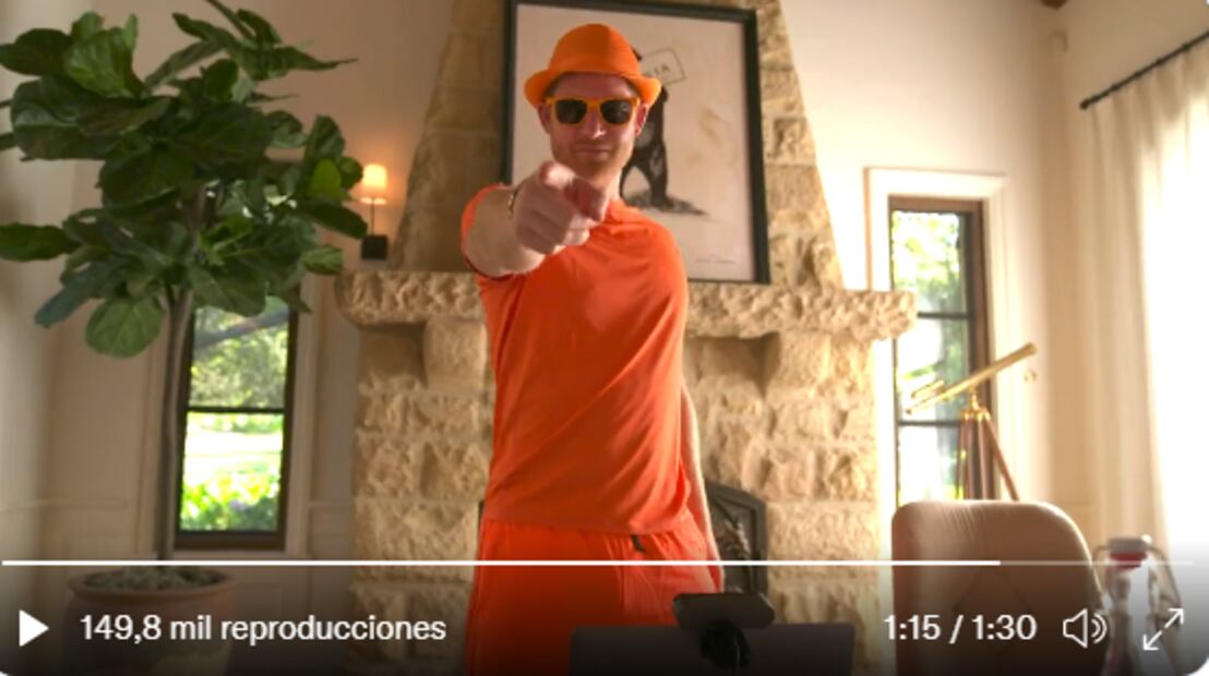 El príncipe Harry, con gafas y sombrero naranja, aprende holandés