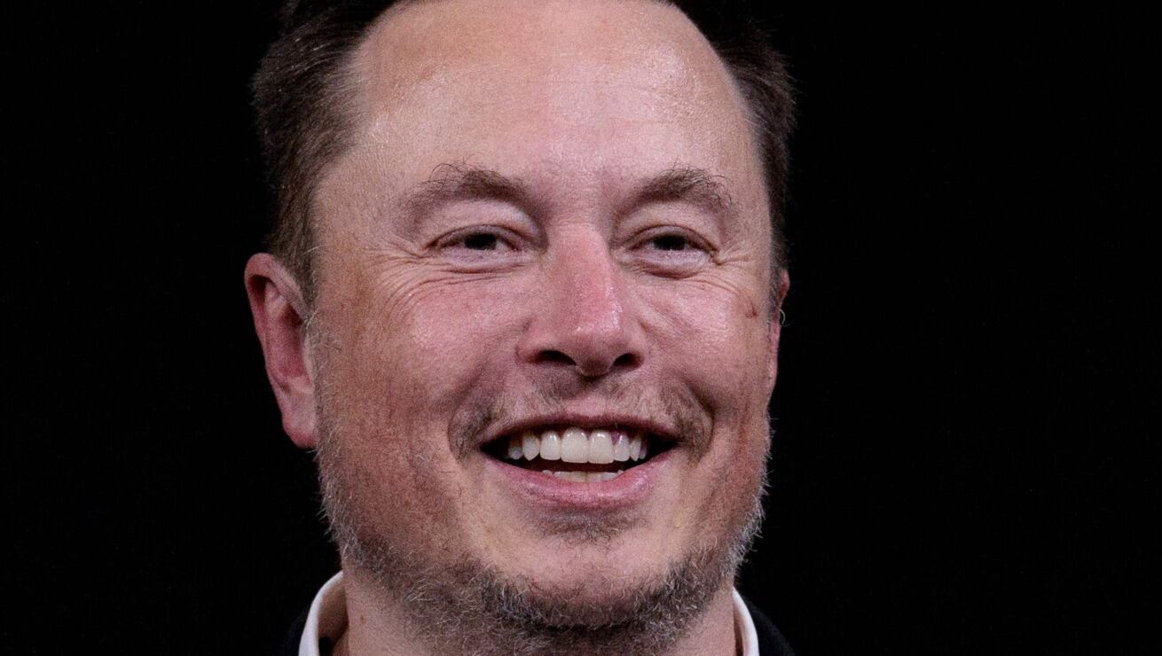 Elon Musk cumple 52 años y su mamá lo celebra con fotos de su infancia