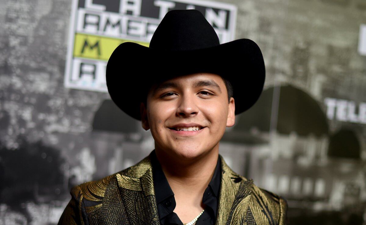 Aseguran que Christian Nodal ordenó a Belinda cambiarse el vestido porque no les gustó
