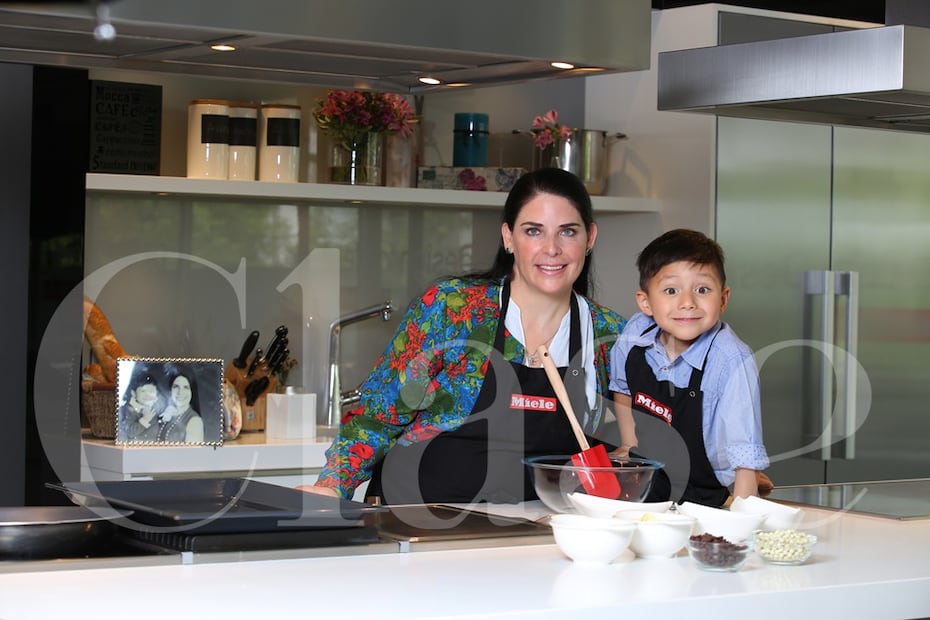 Zahie Téllez y Alexandra Rendón cocinan con sus hijos