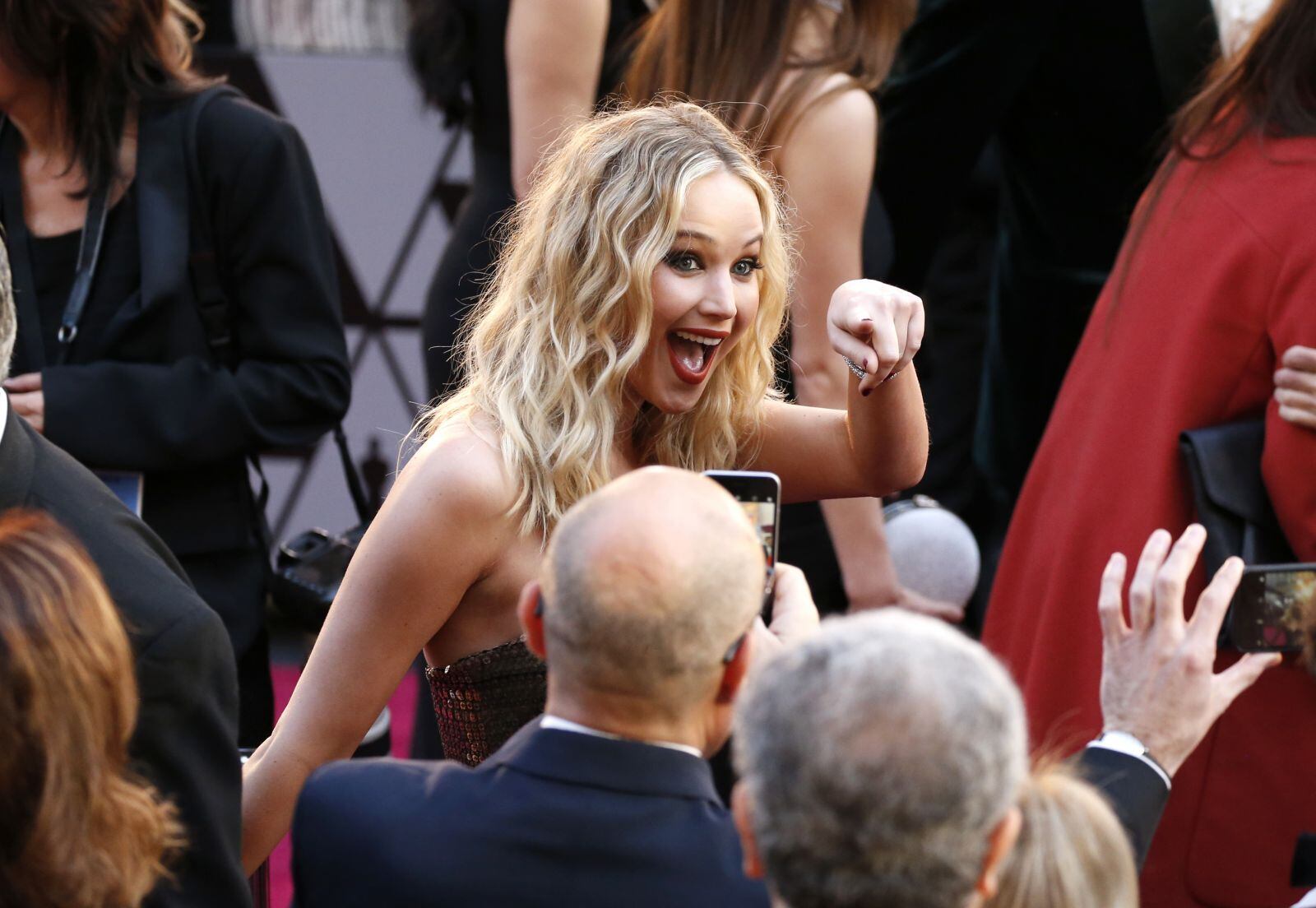 ¿Mala copa? Así fue la actitud de Jennifer Lawrence en los Oscar