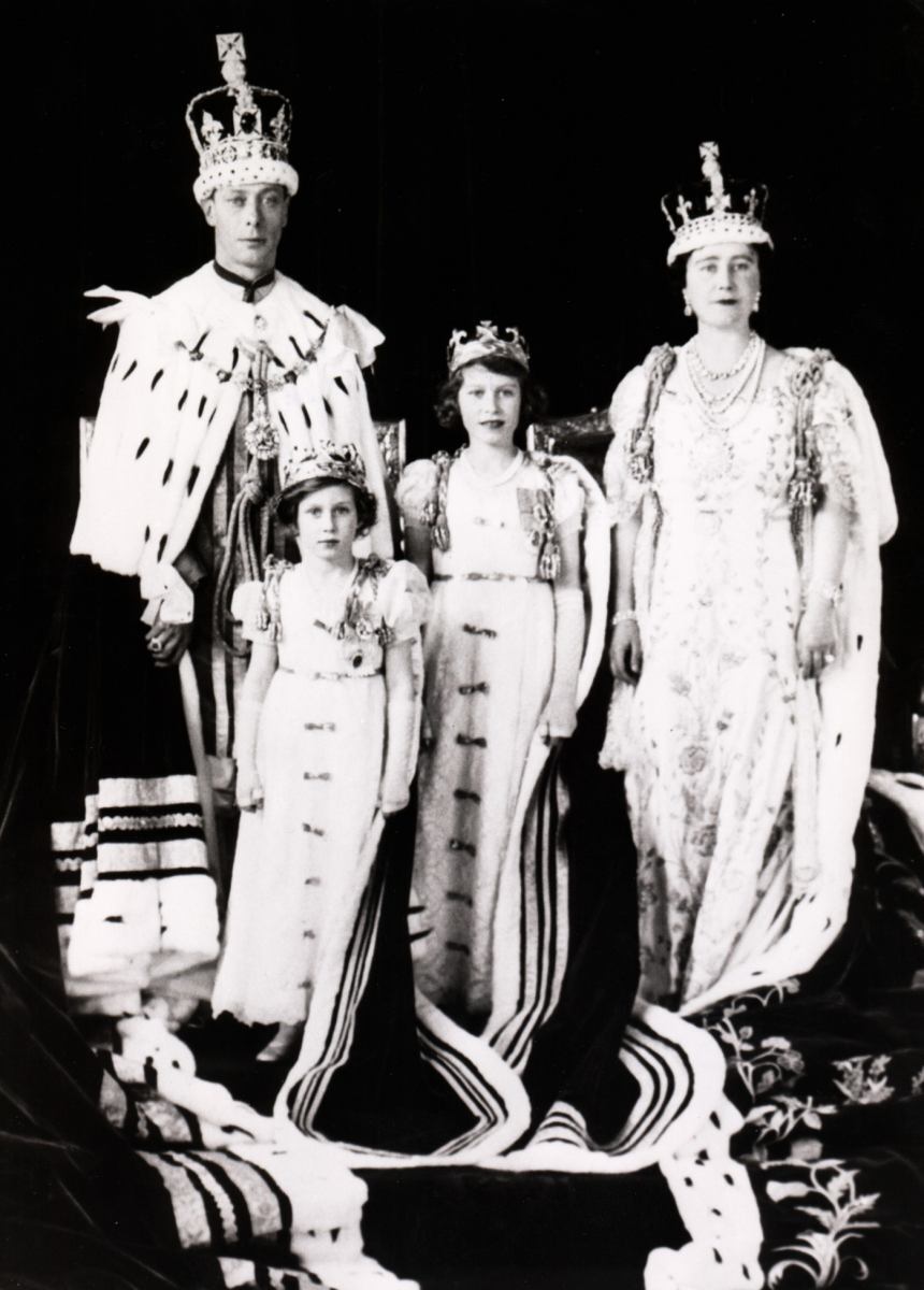 El espectacular manto que usará Carlos III después de su coronación
