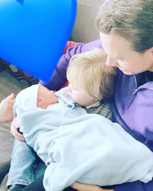 Anahí presenta a su bebé Emiliano con una tierna fotografía  
