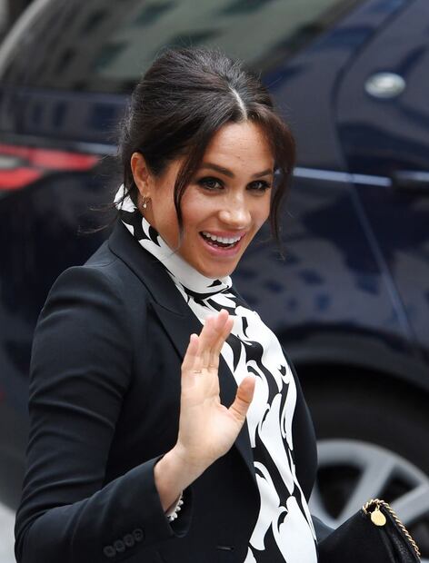 El impresionante look con el que Meghan Markle conmemora el Día de la Mujer 