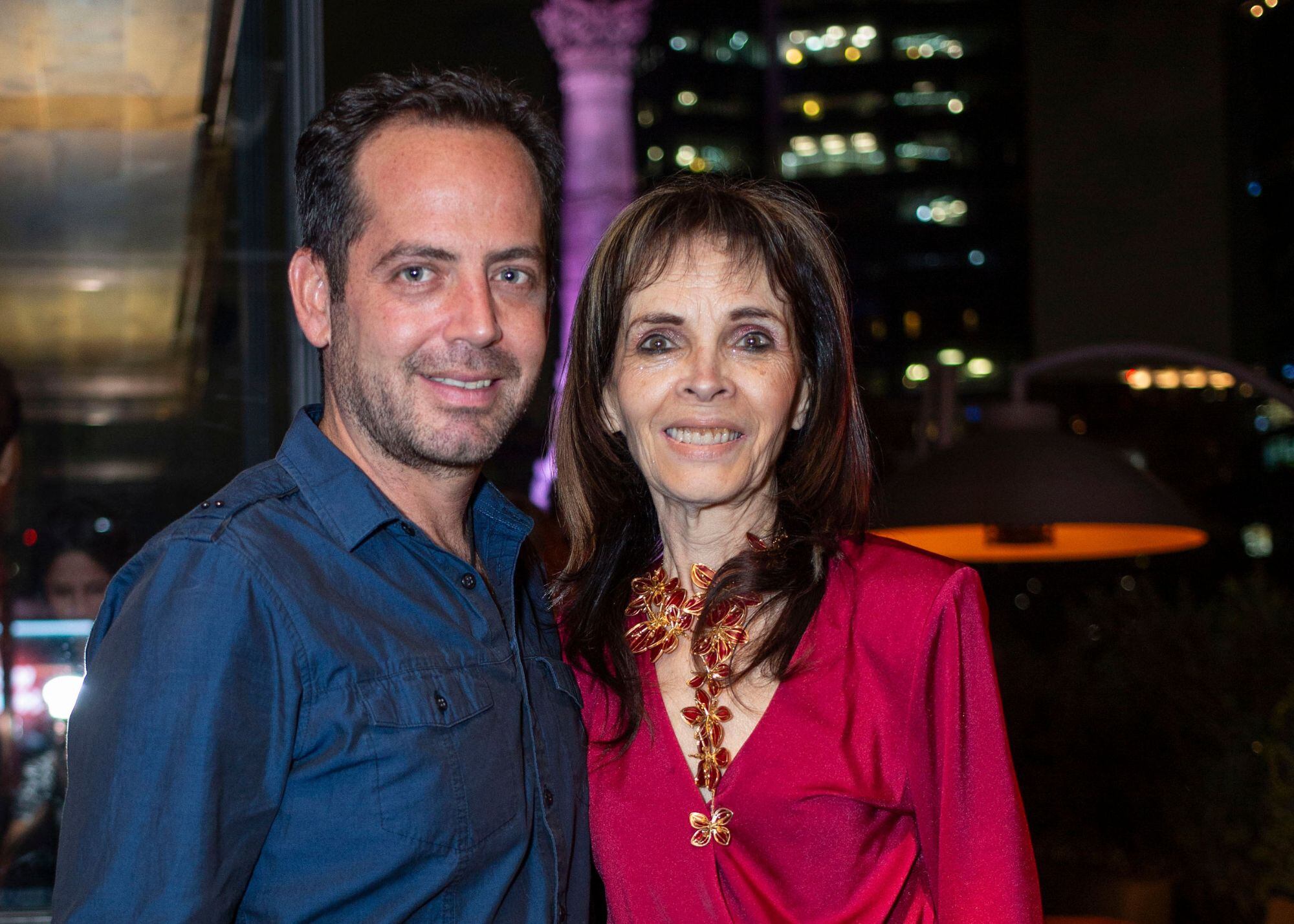 Pato Domínguez y Helena Lozoya. (Foto: Sergio Tapia para VIP)