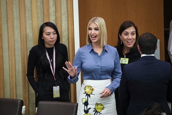 Faux pas: Ivanka Trump se olvida del sostén 