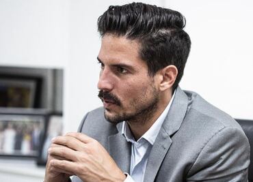 Víctor González Herrera: 5 publicaciones que lo coronan como uno de los empresarios más guapos