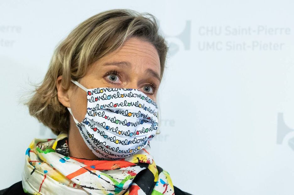 Delphine de Bélgica aparece en su primer acto oficial y acude de jeans 