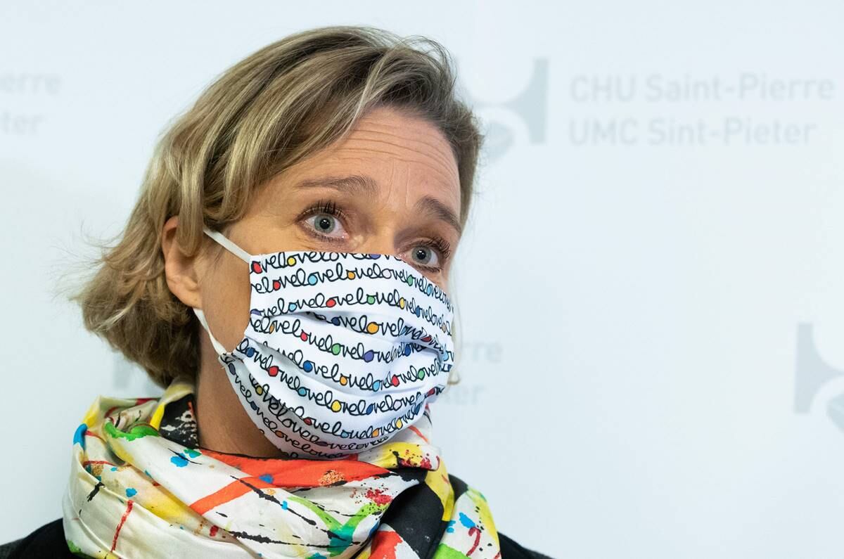Delphine de Bélgica aparece en su primer acto oficial y acude de jeans 