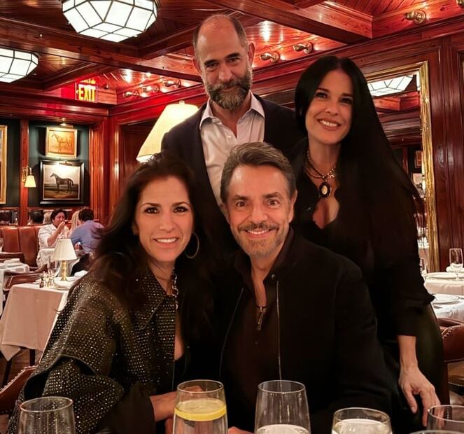 Alessandra Rosaldo y Eugenio Derbez celebraron en Nueva York con Martha Debayle y su esposo Juan Garibay / Foto: Instagram