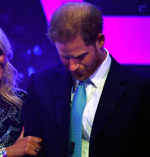 El príncipe Harry rompe en llanto en plena ceremonia a favor de niños enfermos